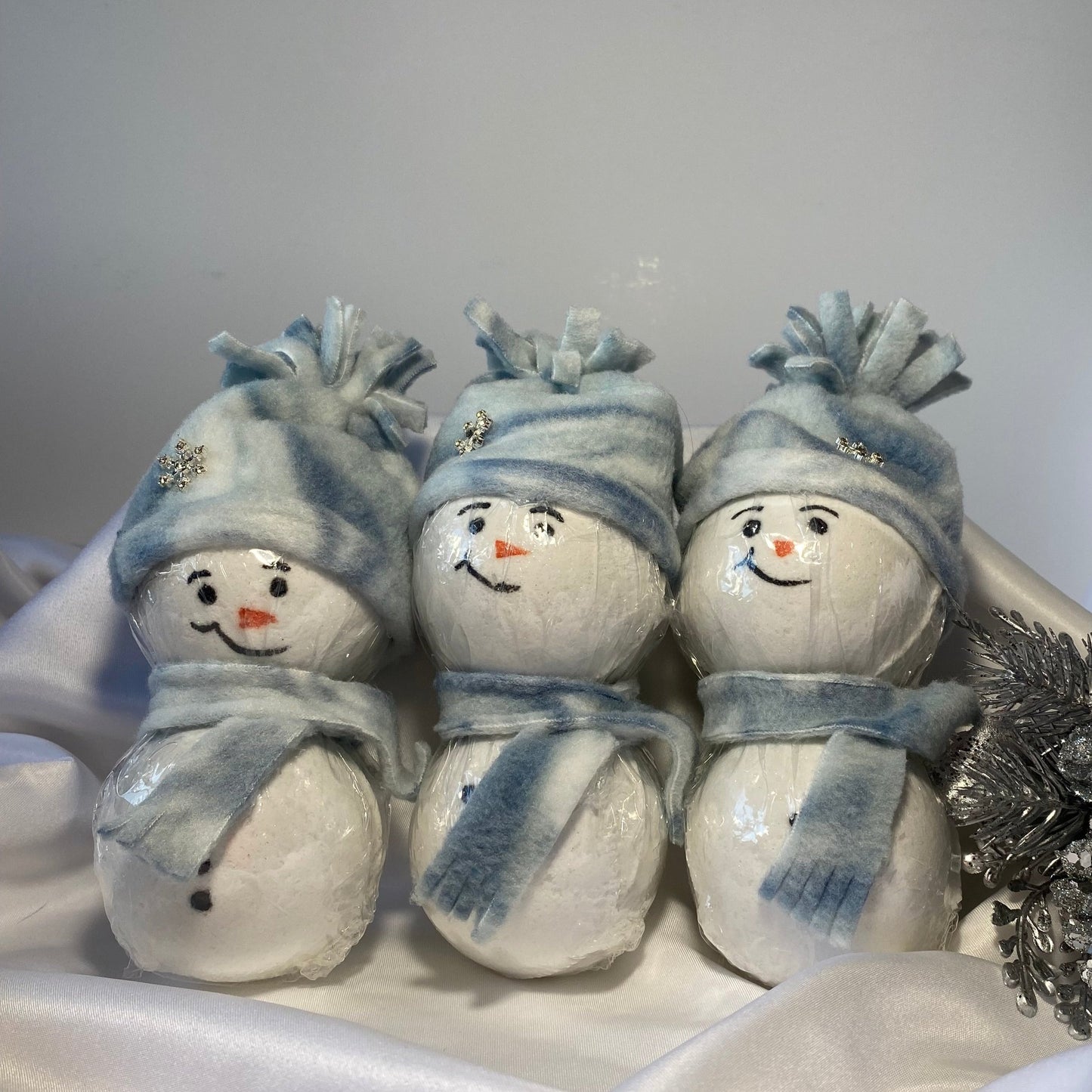Winterberry Frost Snowman Bath Bombs Riverbrooke Soap Company